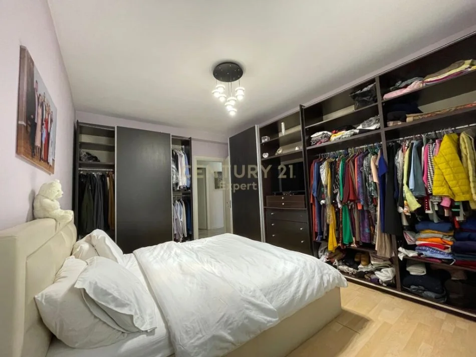 Tirane, shitet apartament 3+1 Kati 4, 152 m² 320.000 € (zogu i zi)