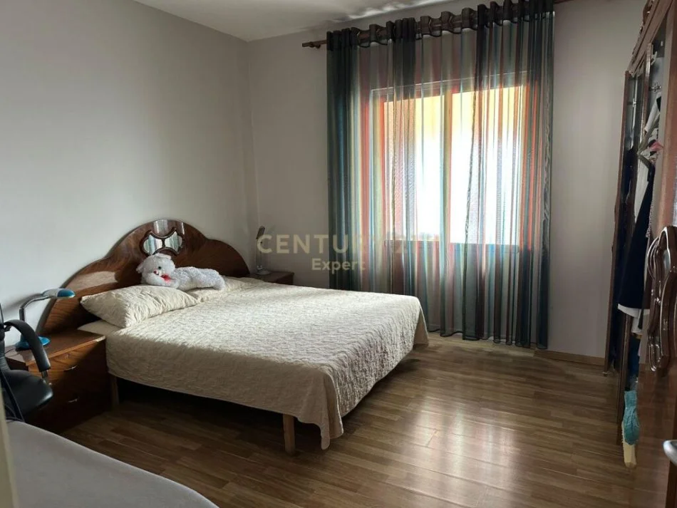 Tirane, shitet apartament 3+1 Kati 4, 152 m² 320.000 € (zogu i zi)