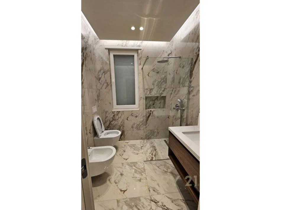 Tirane, shitet apartament+verande | Penthouse 3+1 Kati 7, 221 m² 390.000 € (Rr Don Bosko)