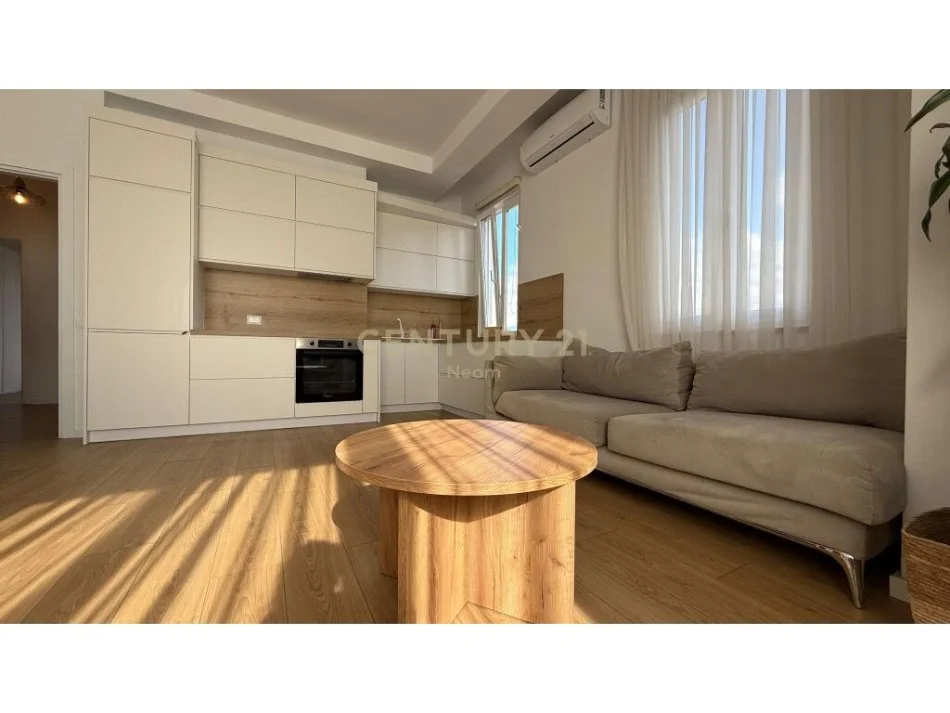 Tirane, jepet me qera apartament 2+1+Ballkon Kati 9, 130 m² 1.500 € (Ish Blloku - Neom107621)