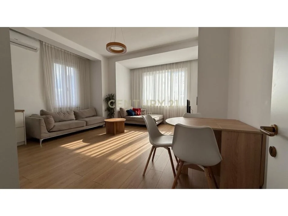 Tirane, jepet me qera apartament 2+1+Ballkon Kati 9, 130 m² 1.500 € (Ish Blloku - Neom107621)