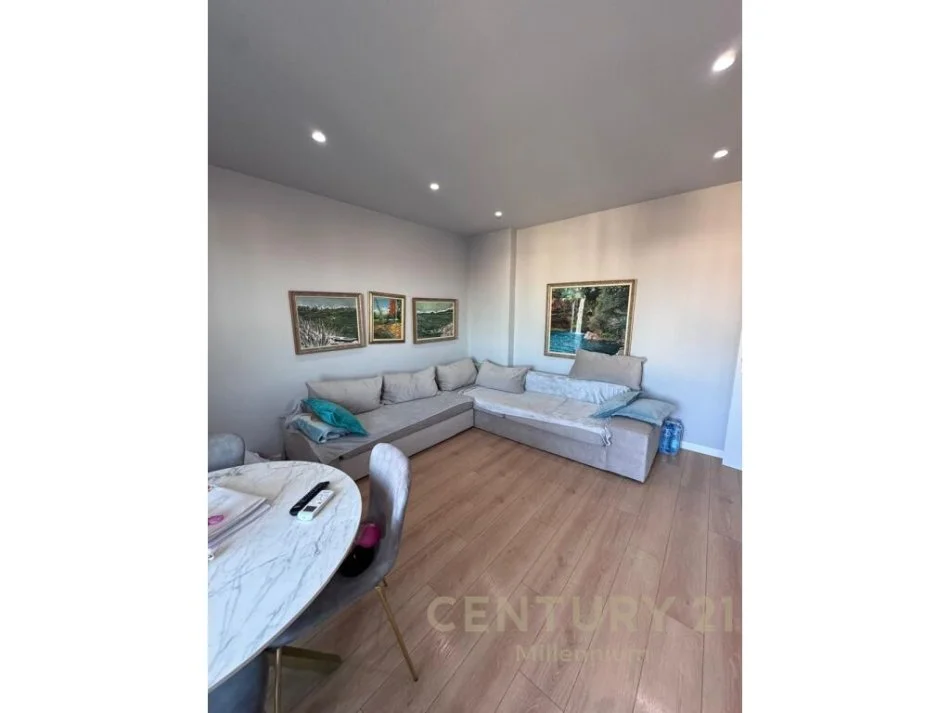 Tirane, shitet 1+1 Kati 4, 74 m² 135.000 € (osman jonuzi)