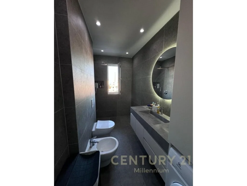 Tirane, shitet 1+1 Kati 4, 74 m² 135.000 € (osman jonuzi)