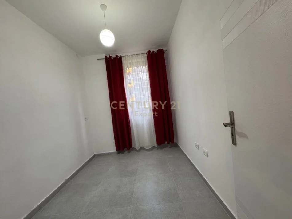 Tirane, jepet me qera apartament 2+1 Kati 4, 85 m² 400 € (Shkozë, Kompleksi Tom Doshi)