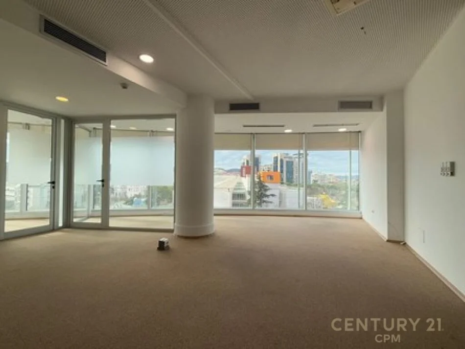 Tirane, jepet me qera ambjent biznesi Kati 6, 658 m² 13.000 € (Rruga e Elbasanit)