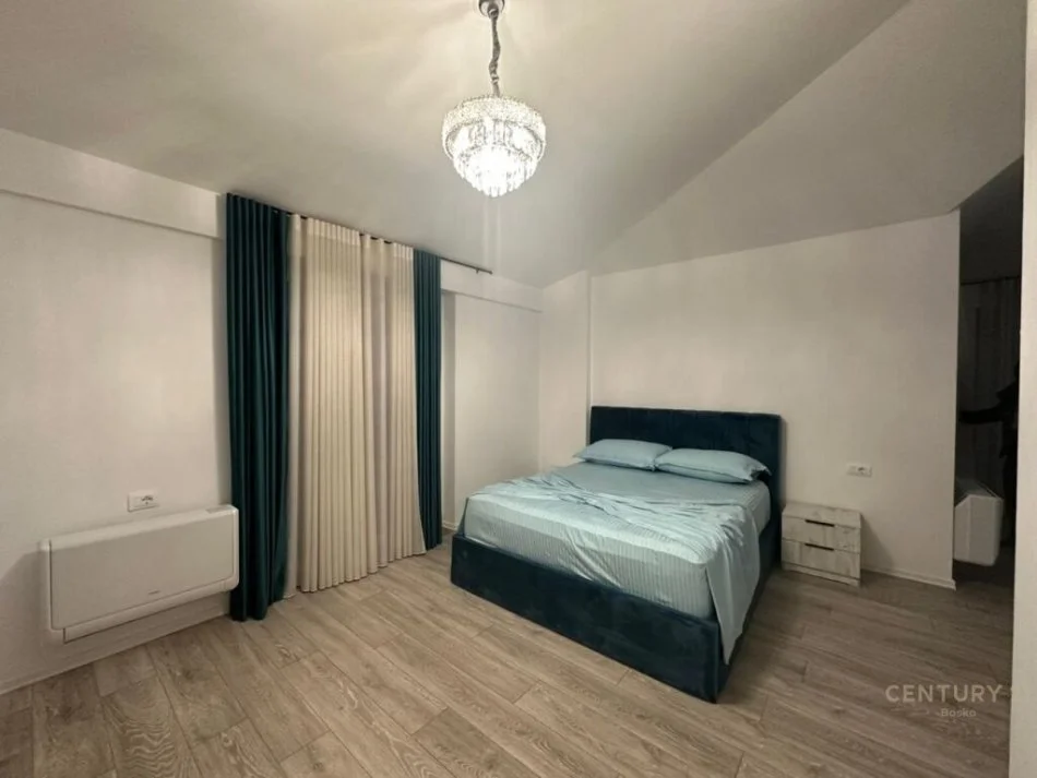 Tirane, jepet me qera 4+1+Ballkon Kati 3, 590 m² 2.500 € (mjull bathore)