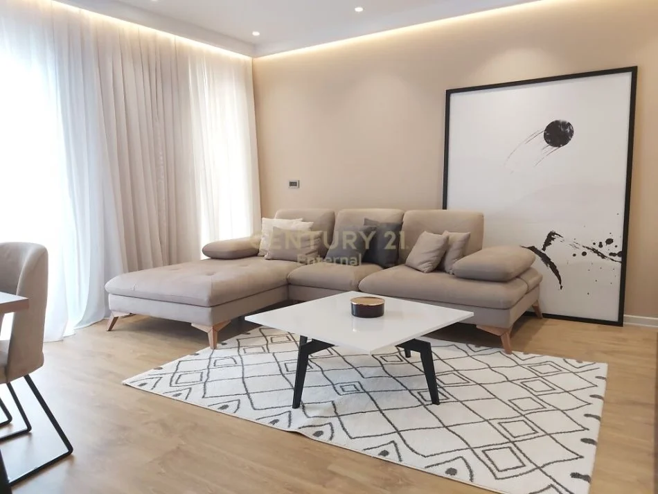 Tirane, jepet me qera apartament 2+1+Ballkon Kati 4, 110 m² 1.500 € (Rruga e kosovareve)