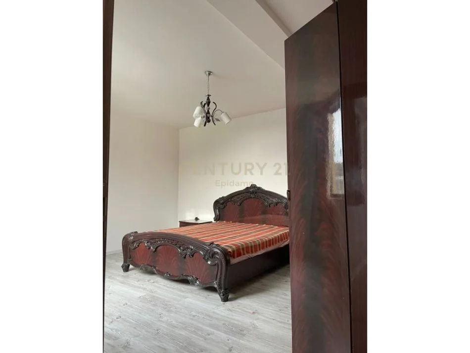 Durres, jepet me qera apartament 2+1+Ballkon Kati 3, 135 m² 280 € (spitalle)