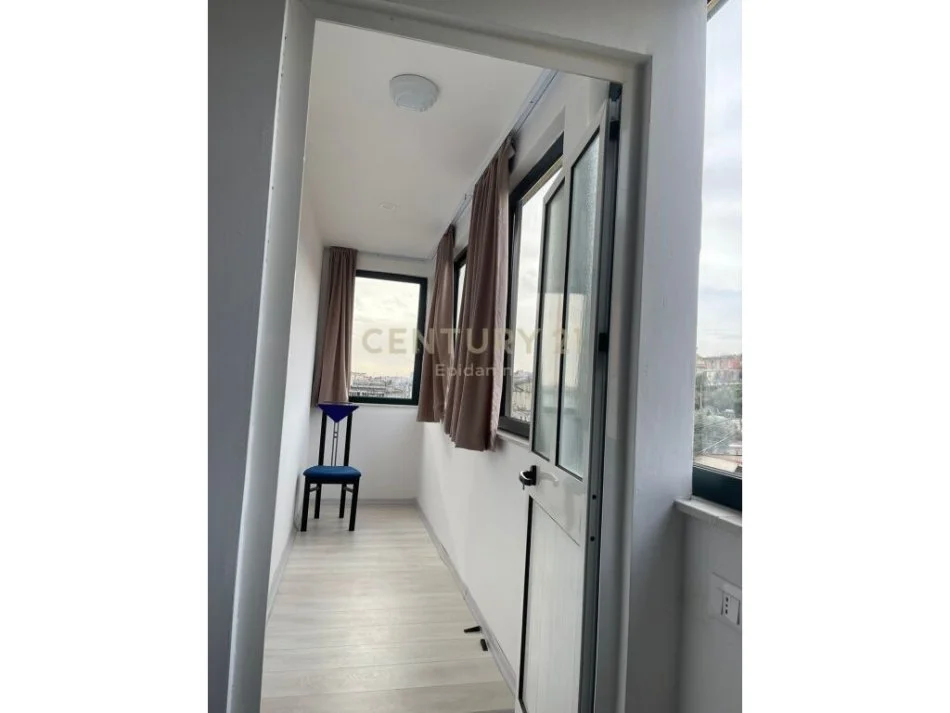 Durres, jepet me qera apartament 2+1+Ballkon Kati 3, 135 m² 280 € (spitalle)