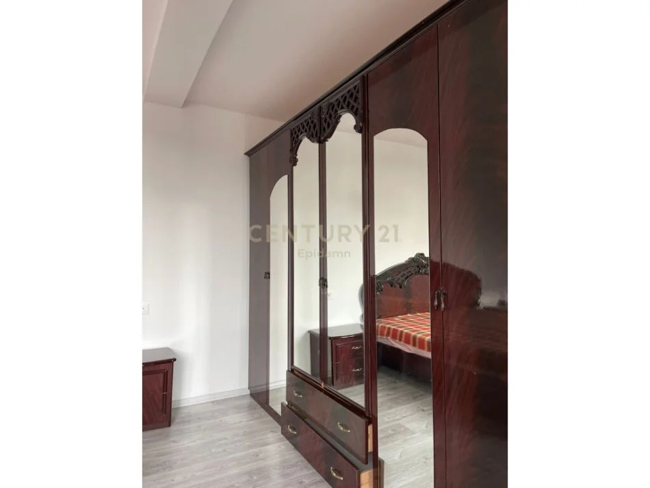 Durres, jepet me qera apartament 2+1+Ballkon Kati 3, 135 m² 280 € (spitalle)