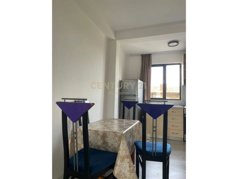 Durres, jepet me qera apartament 2+1+Ballkon Kati 3, 135 m² 280 € (spitalle)