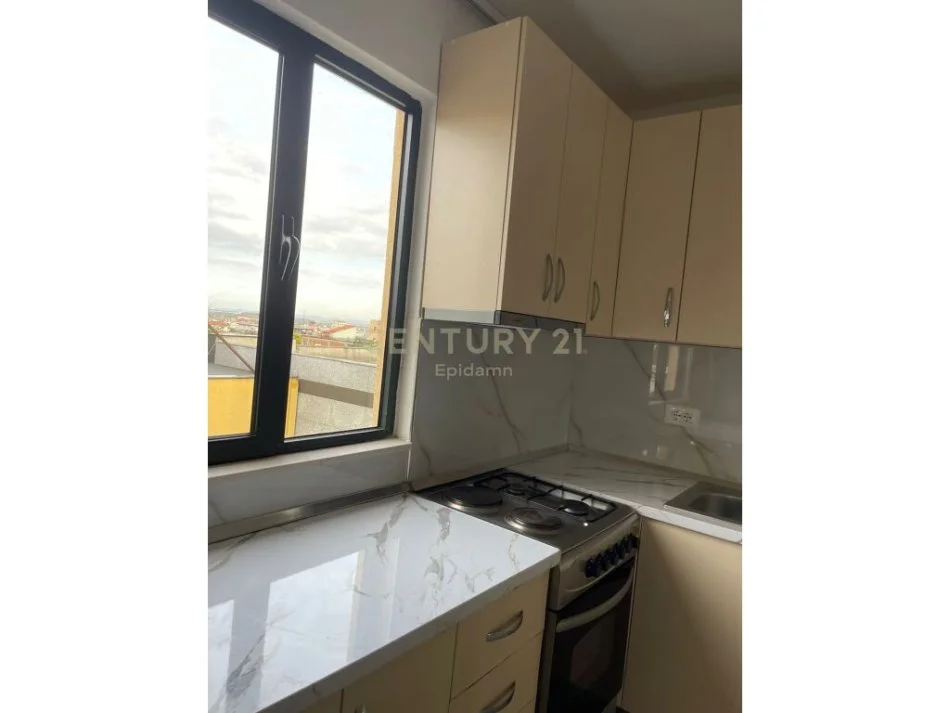 Durres, jepet me qera apartament 2+1+Ballkon Kati 3, 135 m² 280 € (spitalle)