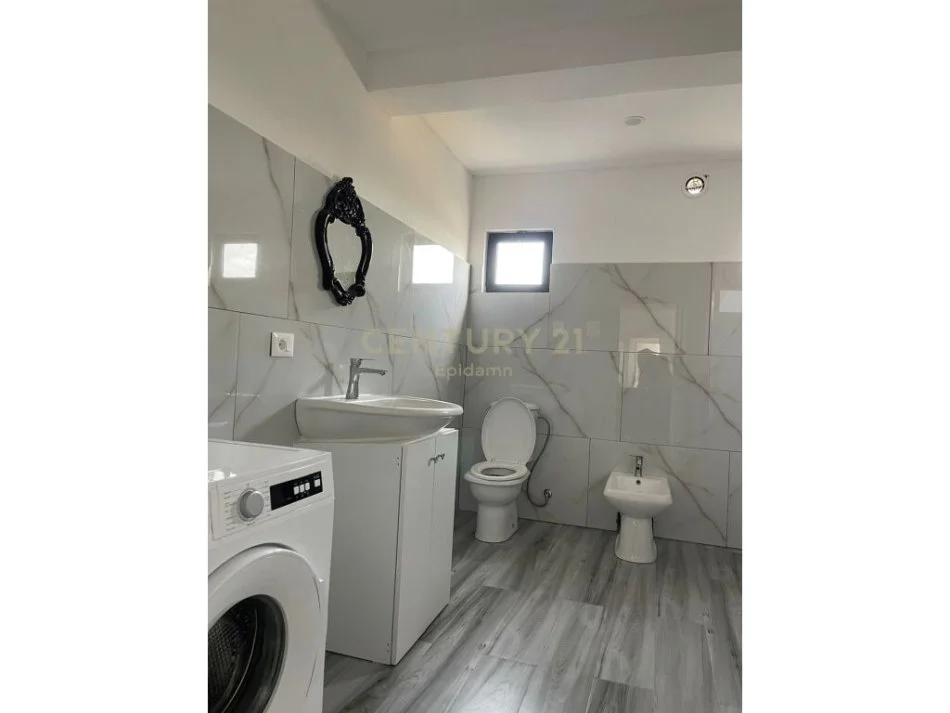 Durres, jepet me qera apartament 2+1+Ballkon Kati 3, 135 m² 280 € (spitalle)