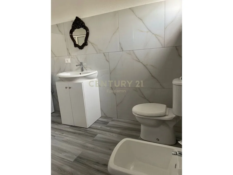 Durres, jepet me qera apartament 2+1+Ballkon Kati 3, 135 m² 280 € (spitalle)