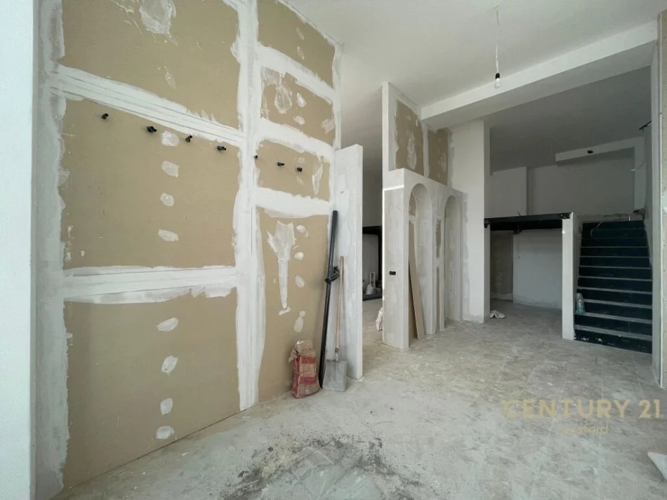 Tirane, jepet me qera Kati 0, 127 m² 1.000 € (Ish Fusha e Aviacionit)