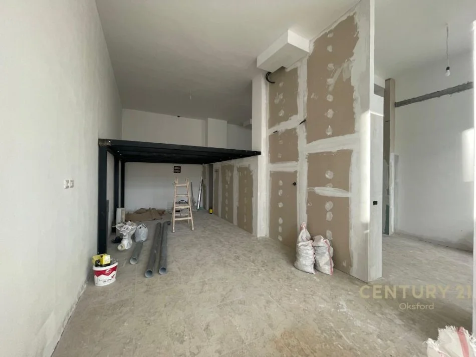 Tirane, jepet me qera ambjent biznesi Kati 0, 127 m² 1.000 € (Ish Fusha e Aviacjonit)