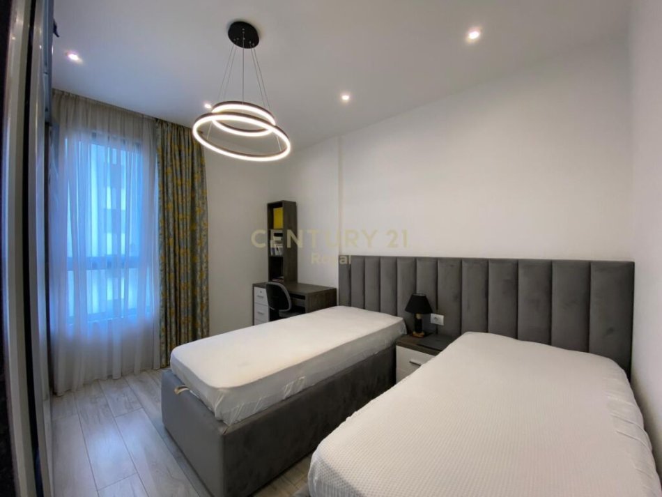 Tirane, shitet apartament 2+1+Ballkon , 102 m² 187.000 € (rruga agim prodani)