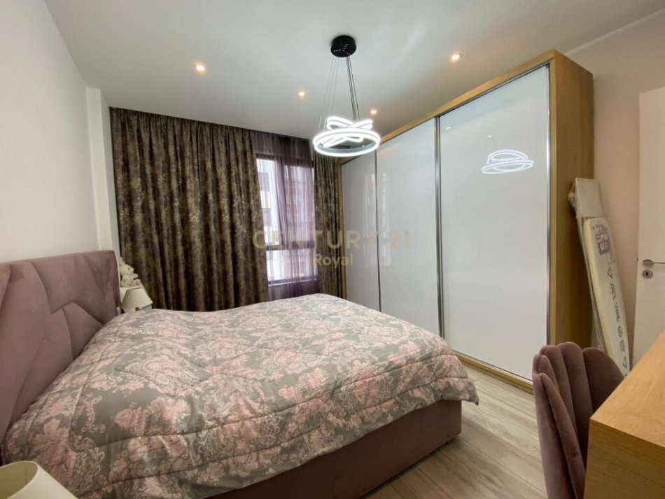 Tirane, shitet apartament 2+1+Ballkon , 102 m² 187.000 € (rruga agim prodani)
