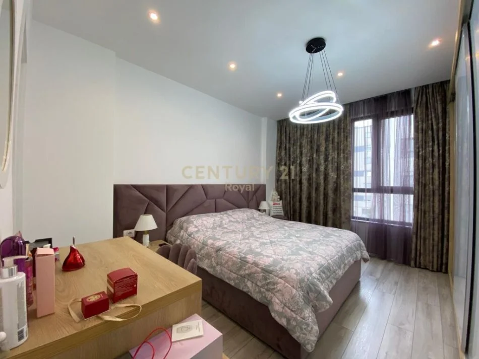 Tirane, shitet apartament 2+1+Ballkon , 102 m² 187.000 € (rruga agim prodani)