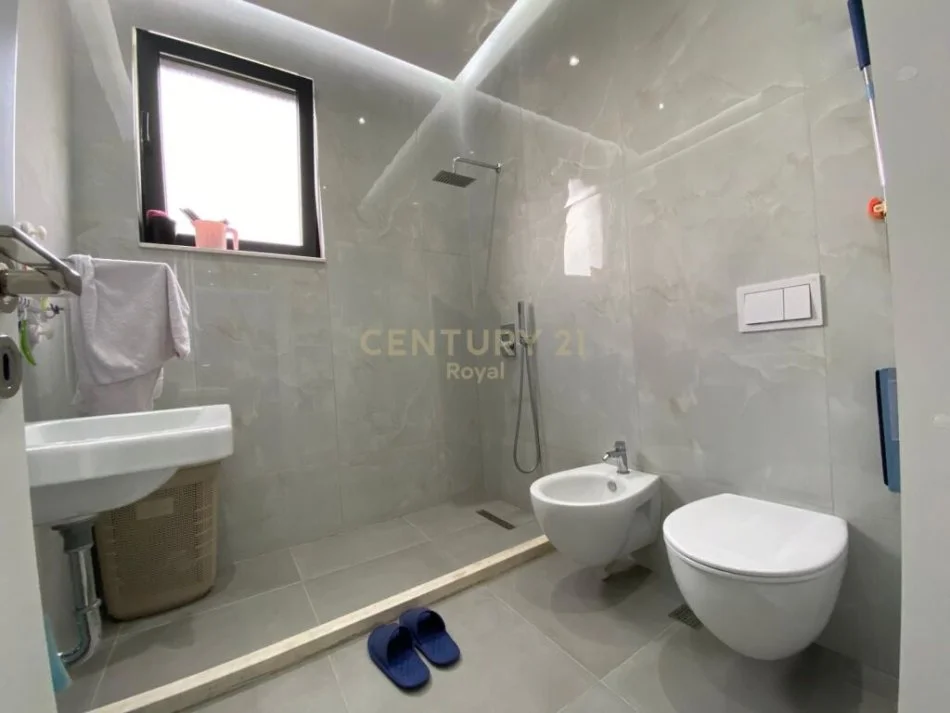 Tirane, shitet apartament 2+1 Kati 2, 102 m² 187.000 € (Kinostudio)