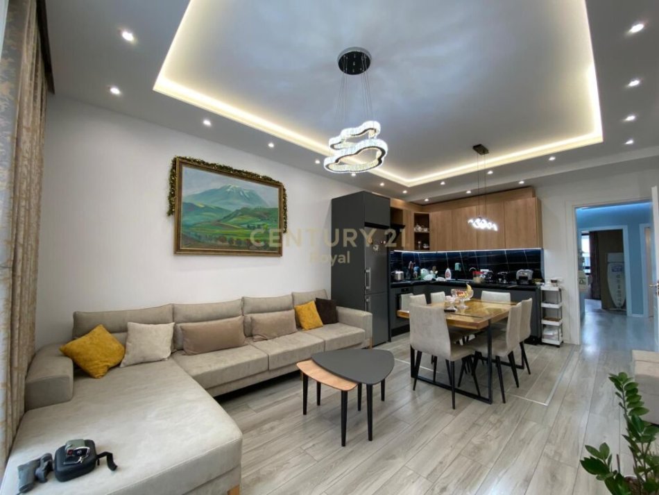 Tirane, shitet apartament 2+1+Ballkon , 102 m² 187.000 € (rruga agim prodani)