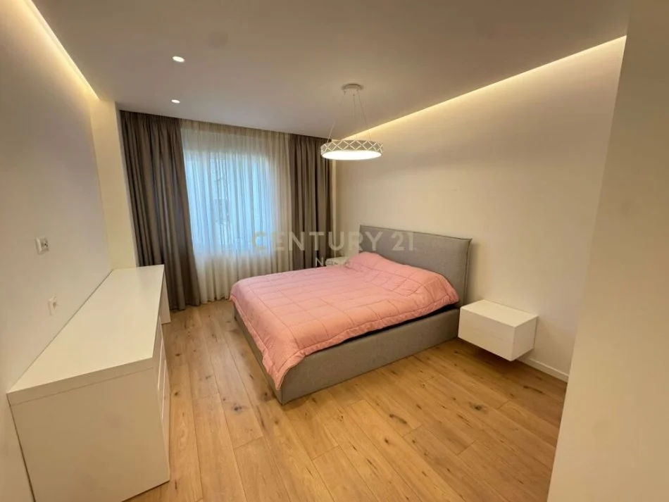 Tirane, shitet apartament 2+1+Aneks+Ballkon Kati 4, 136 m² 340.000 € (Neom107854)