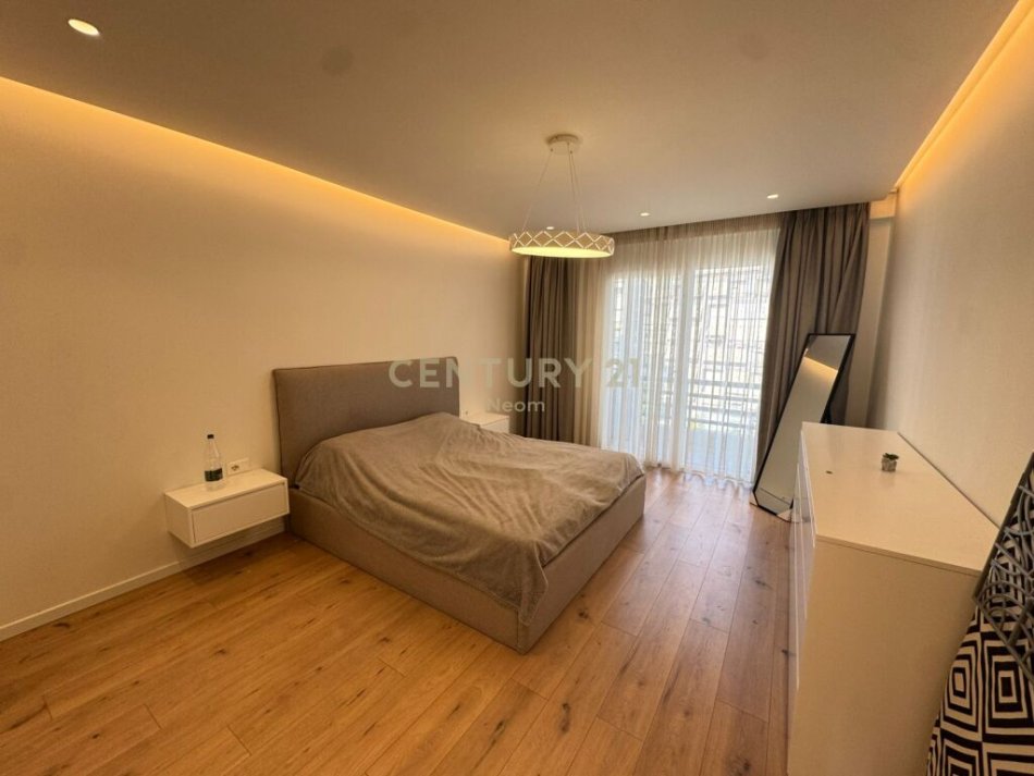 Tirane, shitet apartament 2+1+Aneks+Ballkon Kati 4, 136 m² 340.000 € (Neom107854)