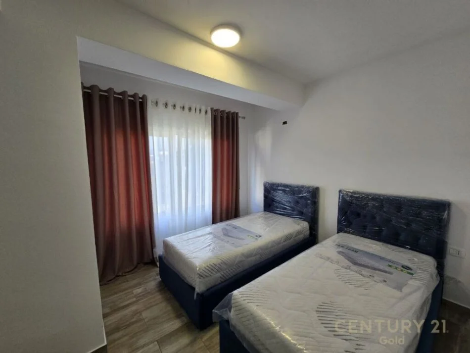 Tirane, jepet me qera apartament 3+1+Ballkon Kati 3, 208 m² 1.050 € (kodra e diellit 2)