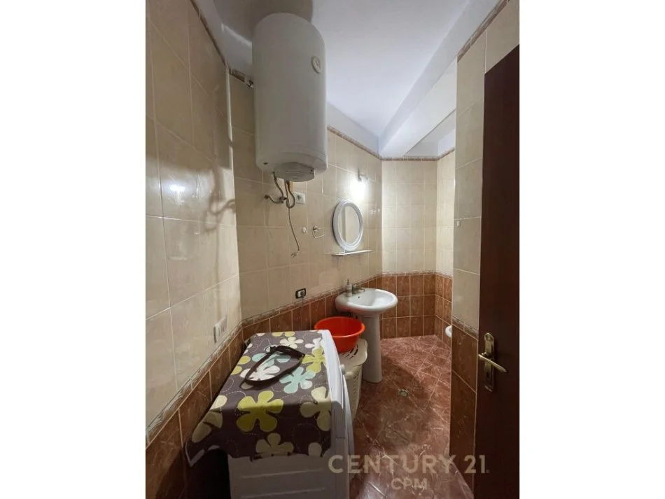 Tirane, shitet apartament 3+1+Ballkon Kati 3, 165.000 € (yzberish)