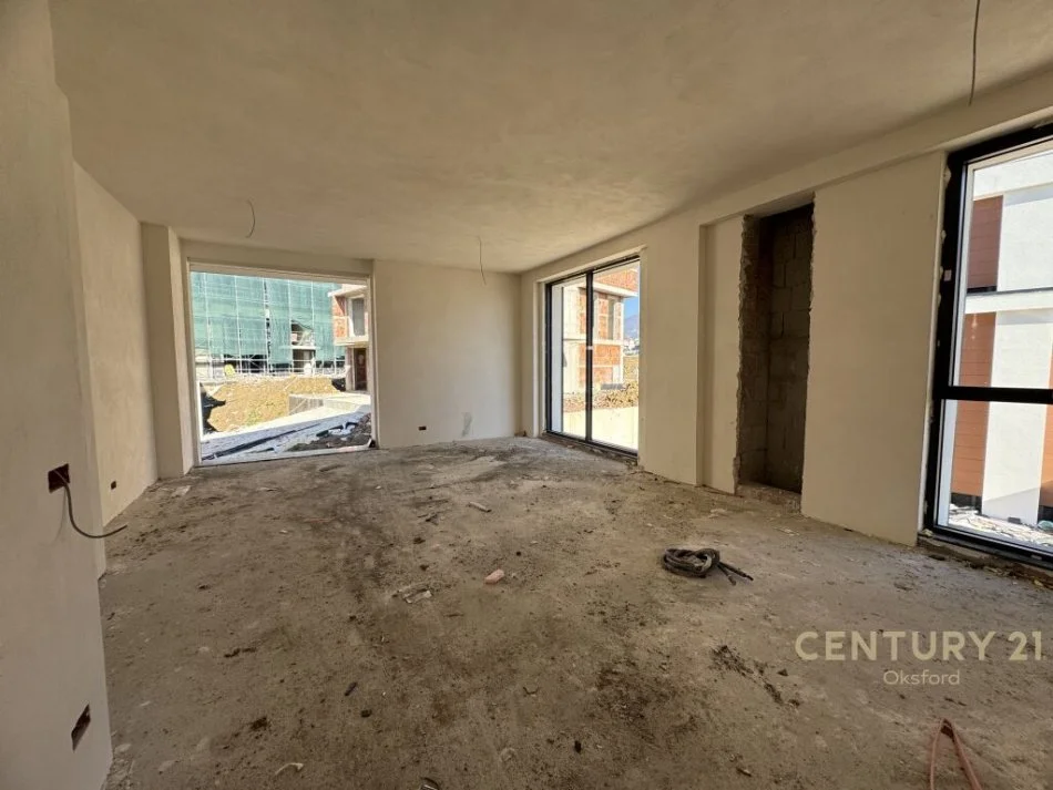 Tirane, shitet apartament 1+1+Ballkon Kati 1, 130 m² 190.000 € (Prane TEG)