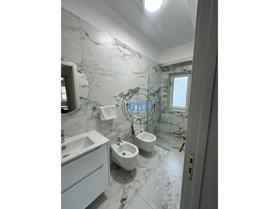 Durres, jepet me qera apartament 2+1 Kati 4, 100 m² 650 € (Tregu fruta perimeve)