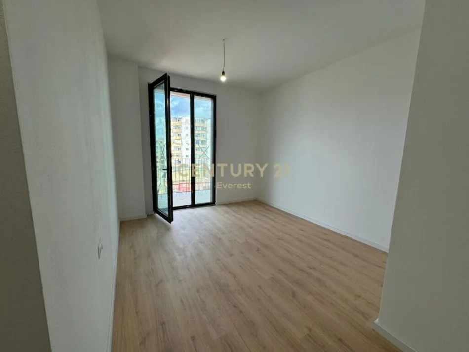 Tirane, shes apartament 2+1+Aneks+Ballkon Kati 6, 127 m² 390.000 € (rruga dinamo)
