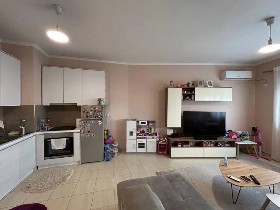 Tirane, jepet me qera apartament 1+1 Kati 12, 71 m² 550 € (Jordan Misja)