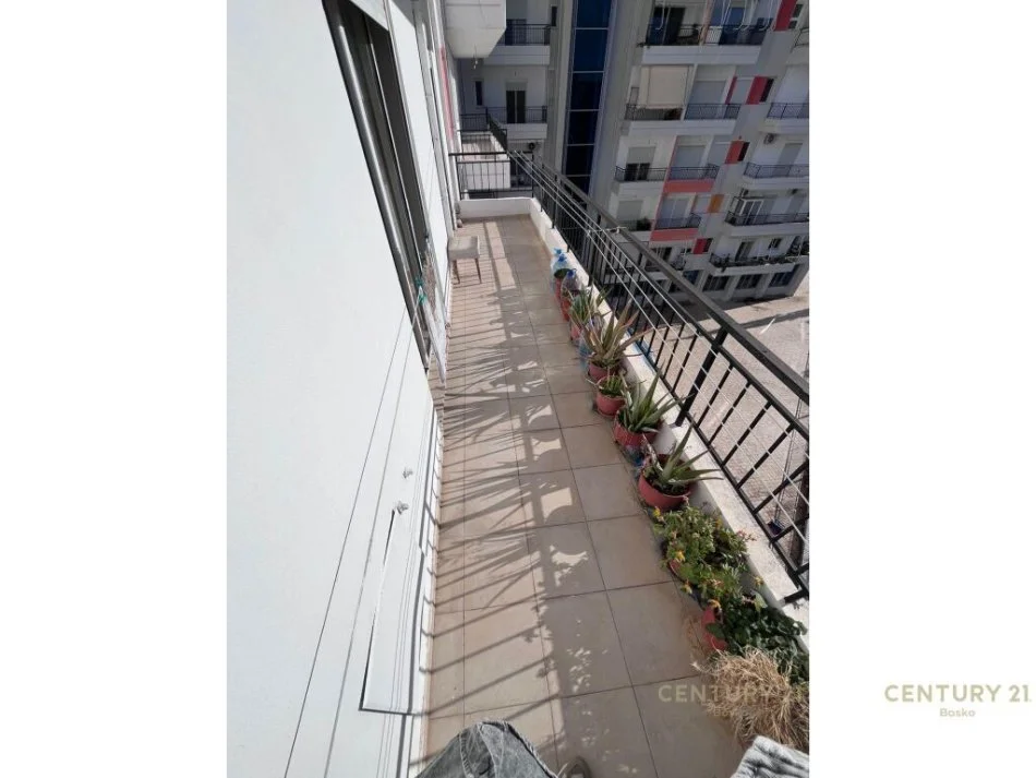 Fier, shitet apartament 2+1+Ballkon Kati 4, 105 m² 82.000 € (Kupola Fier)