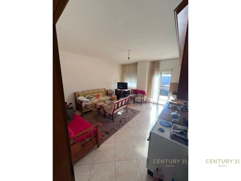 Fier, shitet apartament 2+1+Ballkon Kati 4, 105 m² 82.000 € (Kupola Fier)