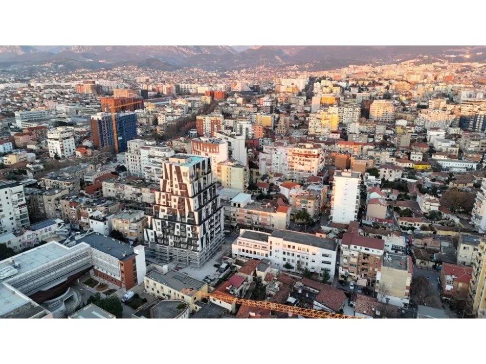 Tirane, shitet apartament 2+1+Ballkon Kati 6, 105 m² 283.000 € (rruga barrikadave)