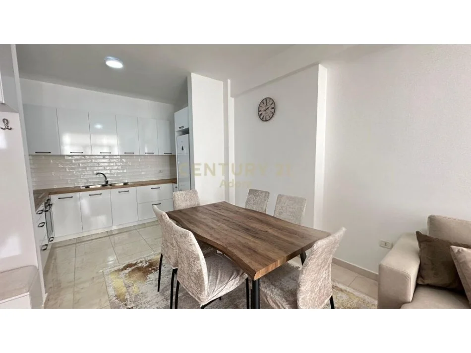 Tirane, jepet me qera apartament 2+1 Kati 7, 90 m² 450 € (Astir)