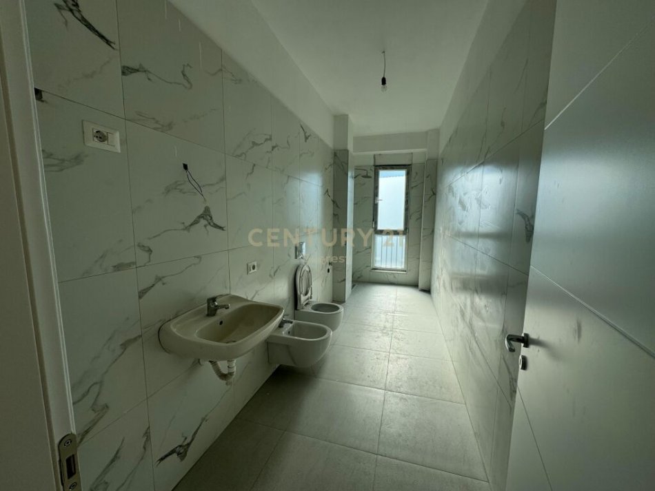 Tirane, shitet apartament Kati 5, 149 m² 230.000 € 