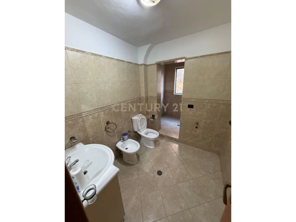 Tirane, jepet me qera apartament duplex 1+1 Kati 4, 60 m² 450 € (Shkolla e Baletit)