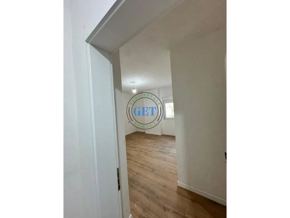 Durres, jepet me qera apartament 2+1 Kati 3, 85 m² 550 € (Tregu fruta perimeve)