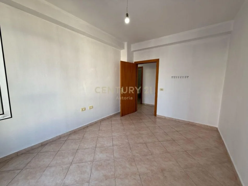 Tirane, shitet apartament 2+1+Ballkon Kati 7, 89 m² 108.000 € (Astir)