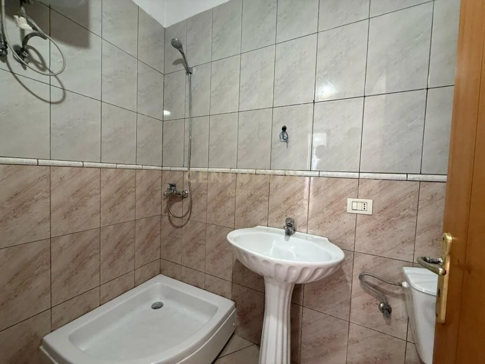 Tirane, shitet apartament Kati 8, 90 m² 108.000 € 