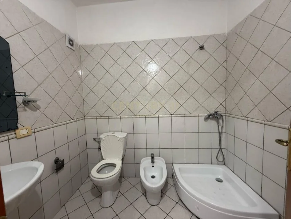 Tirane, shitet apartament 2+1+Ballkon Kati 7, 89 m² 108.000 € (Astir)