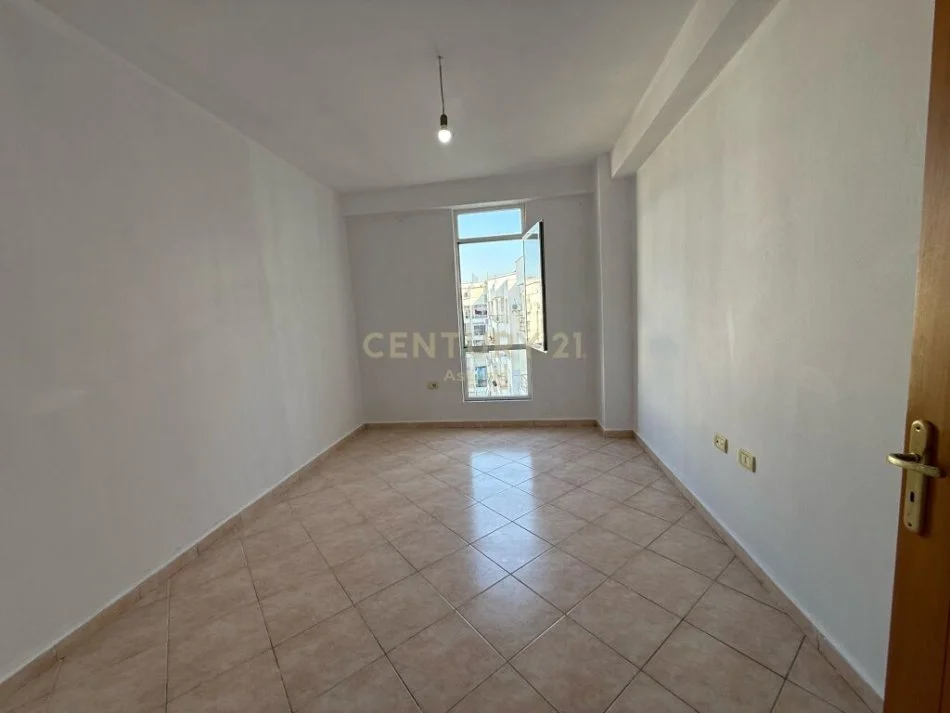 Tirane, shitet apartament 2+1+Ballkon Kati 7, 89 m² 108.000 € (Astir)