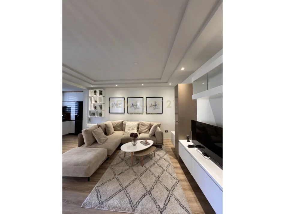 Tirane, jepet me qera apartament 2+1+Ballkon Kati 4, 110 m² 1.500 € (Rruga e kosovareve)