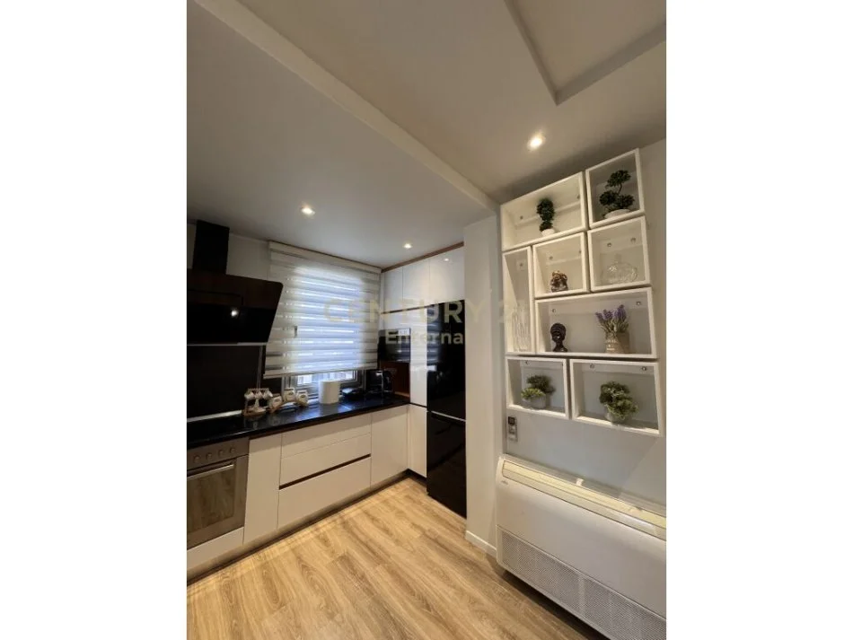 Tirane, jepet me qera apartament 2+1+Ballkon Kati 4, 110 m² 1.500 € (Rruga e kosovareve)