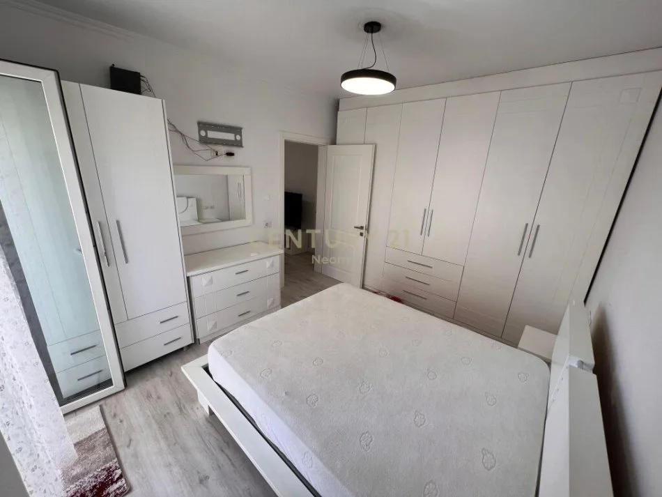 Tirane, jepet me qera apartament 1+1 Kati 5, 77 m² 500 € (Neom108140)