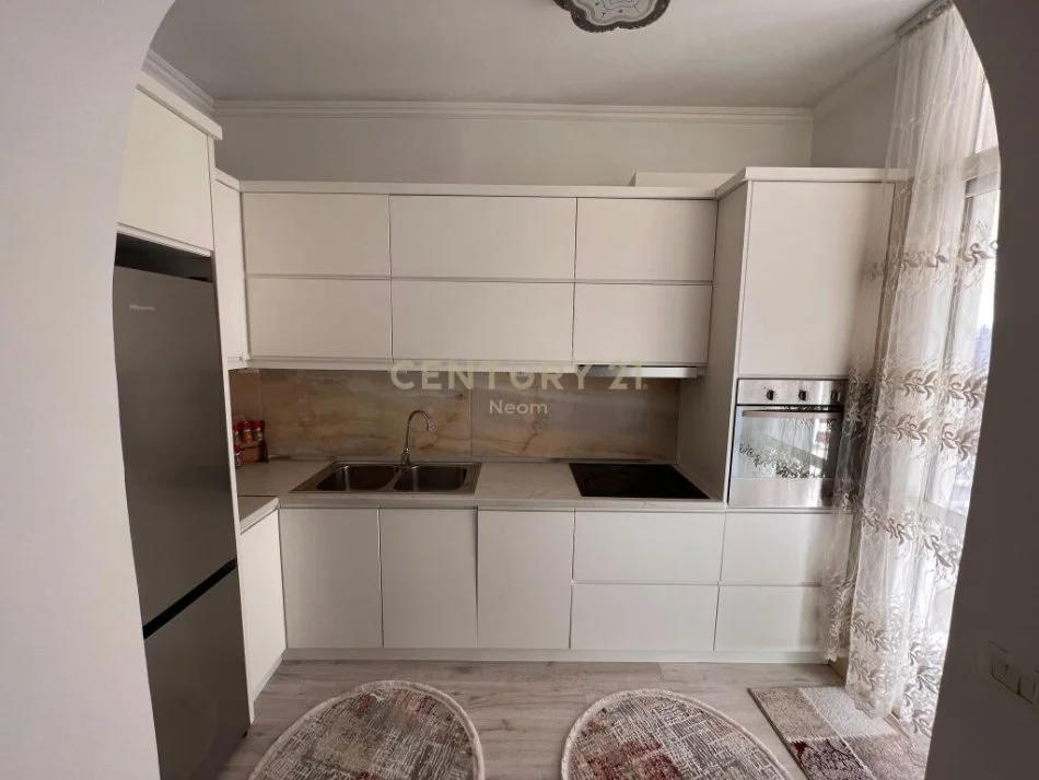 Tirane, jepet me qera apartament 1+1 Kati 5, 77 m² 500 € (Neom108140)