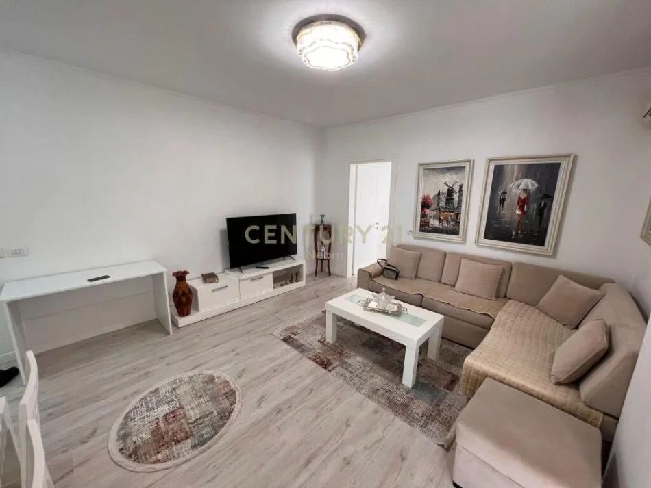 Tirane, jepet me qera apartament 1+1 Kati 5, 77 m² 500 € (Neom108140)