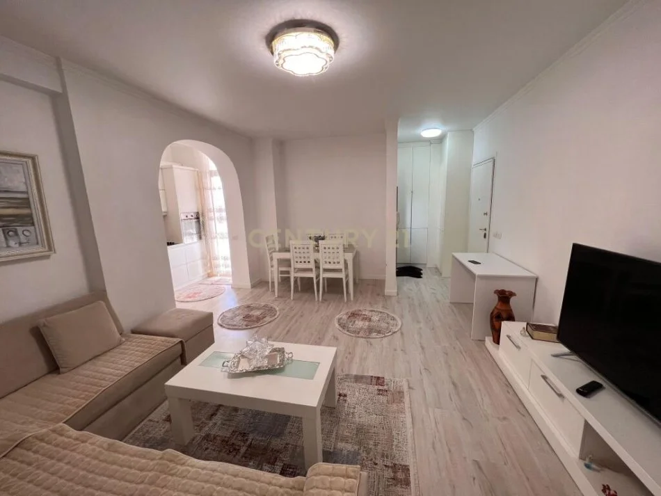 Tirane, jepet me qera apartament 1+1 Kati 5, 77 m² 500 € (Neom108140)